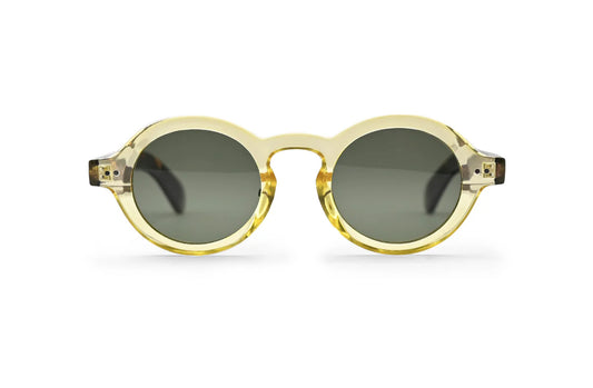 Valtra Aura sunglasses con protección UV, diseño contemporáneo y acabado premium, ideales para un estilo distinguido y cómodo todo el día.