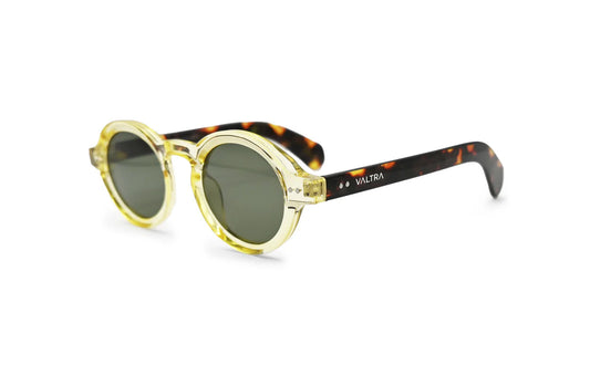 Valtra Aura sunglasses con protección UV, diseño contemporáneo y acabado premium, ideales para un estilo distinguido y cómodo todo el día.